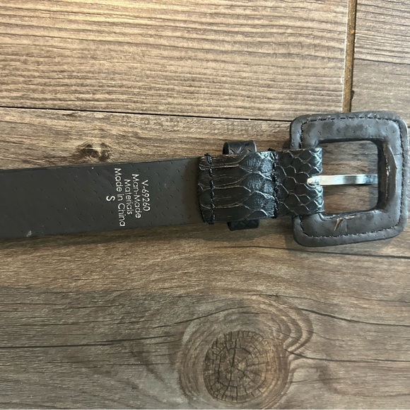 Lines Pelle - Black Croc Textured Belt - Size S - Picture 5 of 5